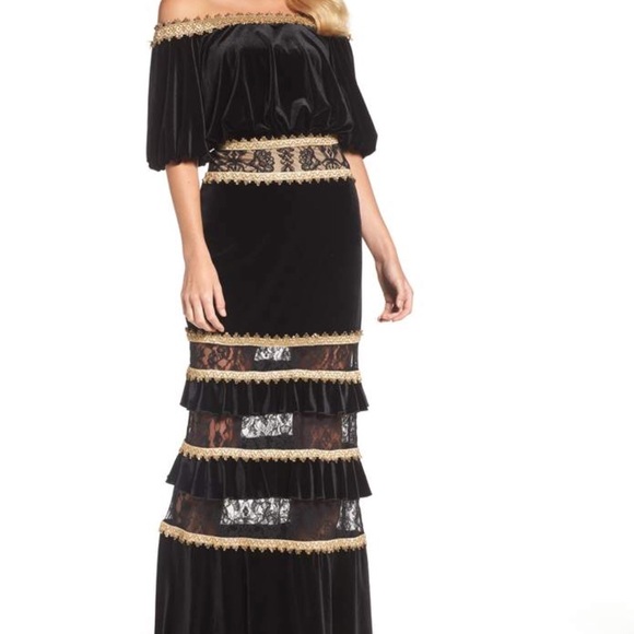 Tadashi Shoji Dresses & Skirts - Tadashi Sohji Black Velvet Vintage Style Gown
